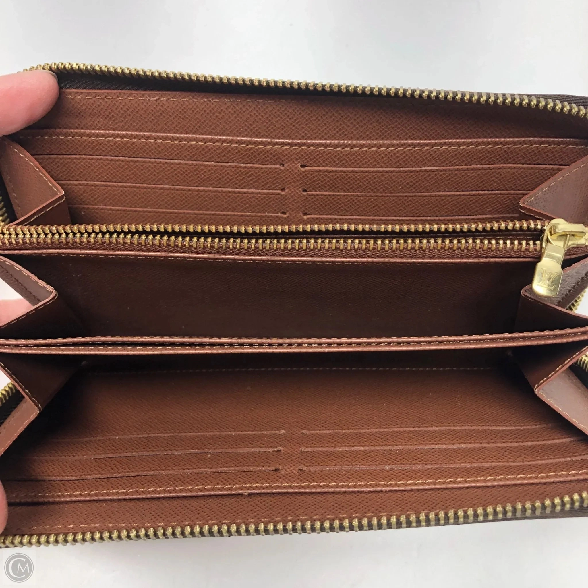 Wallet Luxury Designer By Louis Vuitton, Size: Medium